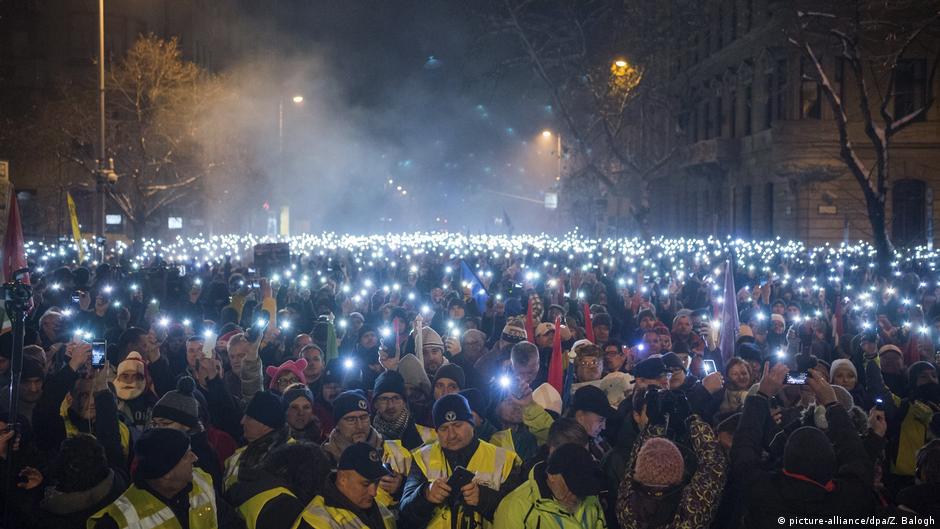 Hungary: 15,000 take to streets in protest