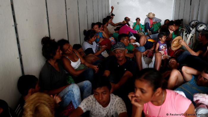 Mexiko Migrantin bekommt Baby auf dem Weg in die USA (Reuters/C. Garcia Rawlins)