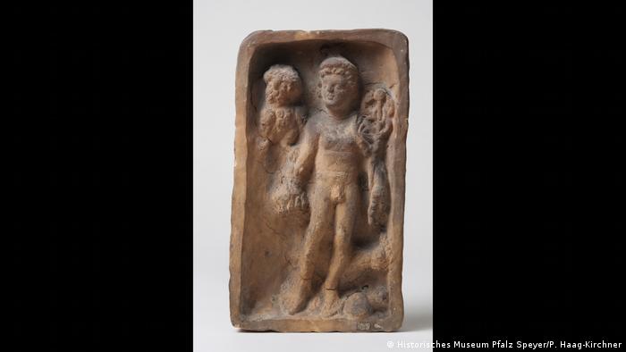 Ein gefälschtes Relief zeigt den Gott Merkur. (Historisches Museum Pfalz Speyer/P. Haag-Kirchner)