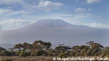Mount Kilimanjaro, UNESCO World Heritage Site, seen from Amboseli National Park, Kenya, East Africa, Africa PUBLICATIONxINxGERxSUIxAUTxONLY Copyright: AngeloxCavalli 772-3741