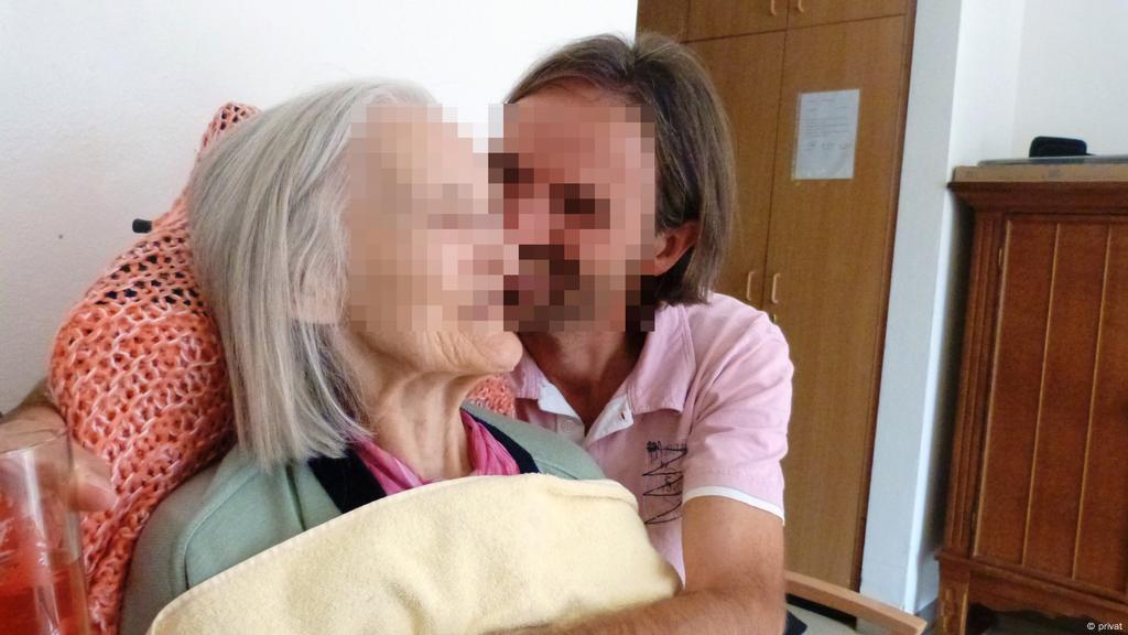 Meine Mutter besorgt es sich mal wieder Meine Mutter besorgt es sich mal wieder