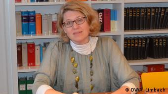 Dr. Roda Verheyen in ihrem Büro (Bild: DW/A. Limbach)