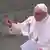 Vatikanstadt - Papst Franziskus bei Weihnachtsansprache an Vatikanmitarbeiter
