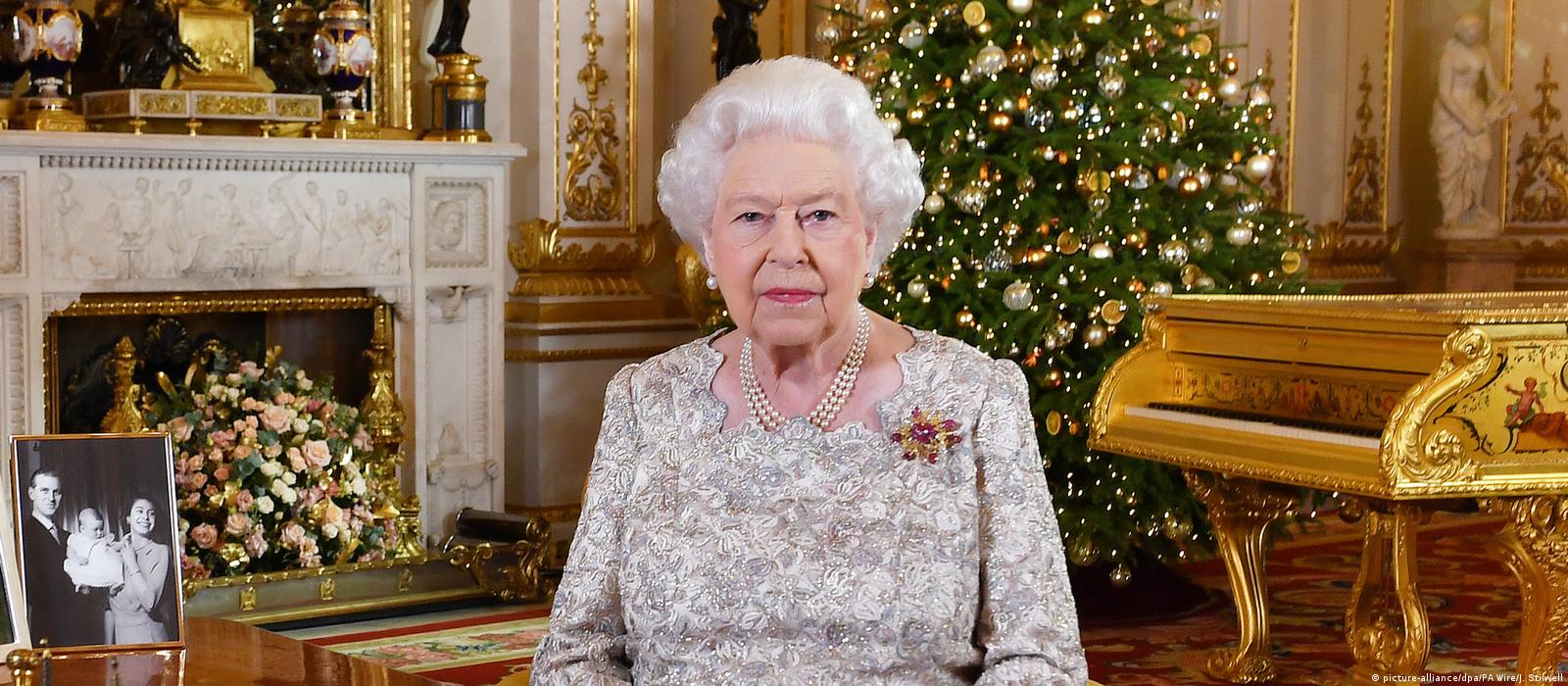 Macron Inicia Una Visita De Estado Al Reino Unido, Símbolo Del Acercamiento Entre Ambos Países