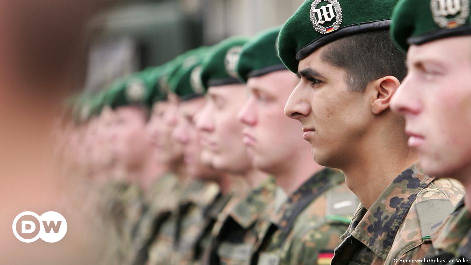 Arbitrage Tilfredsstille sponsoreret Non-citizen soldiers in Germany: What you need to know | Germany | News and  in-depth reporting from Berlin and beyond | DW | 27.12.2018