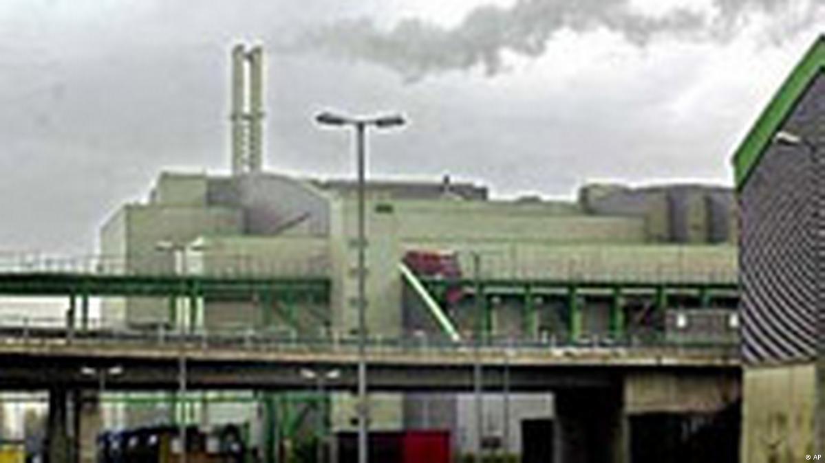 Politicians, Executives in the Can Following Trash Scandal DW 06/14/2002