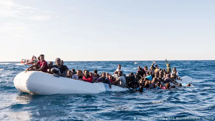 مهاجرون قادمون من الحدود الليبية إلى أوروبا عبر البحر المتوسط - صورة بتاريخ 27 يناير 2018