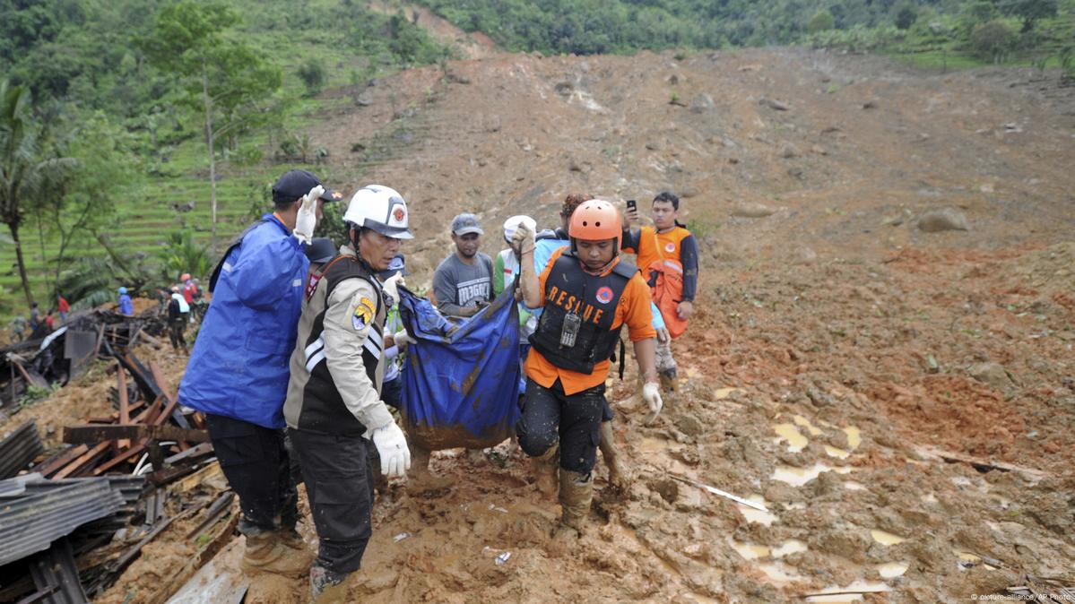 Several Dead And Dozens Missing After Indonesia Landslide – DW – 01/01/2019