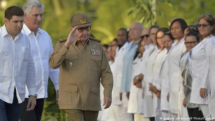 Kuba 60. Jahrestag der Revolution Raul Castro Miguel Diaz-Canel