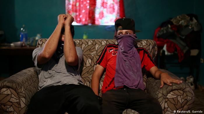 Honduras gangs (Reuters/E. Garrido)