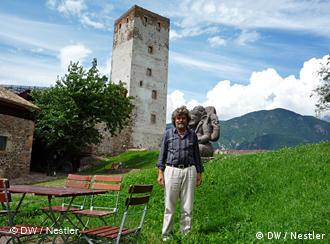Reinhold Messner vor seinem Bergmuseum Firmian nahe Bozen Reinhold Messner vor seinem Bergmuseum Firmian nahe Bozen