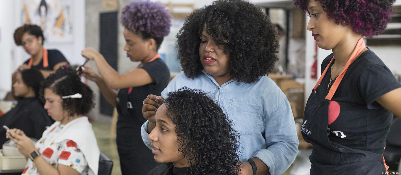 Борьба женщин с расизмом начинается с парикмахерской – DW – 19.01.2019