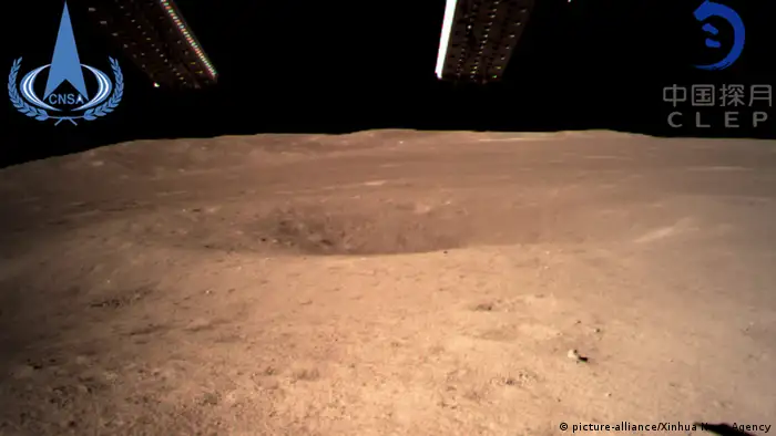 Rückseite des Mondes von der Mondsonde Chang'e-4