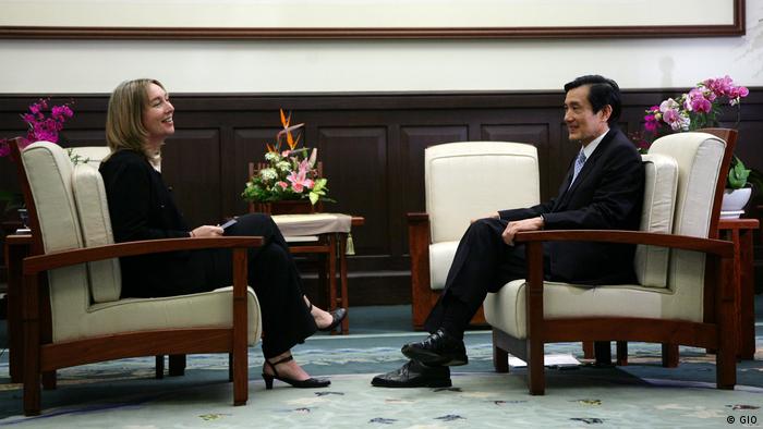 Adrienne Woltersdorf im Interview mit dem taiwanesischen Präsident Ma Ying-jeou (GIO)