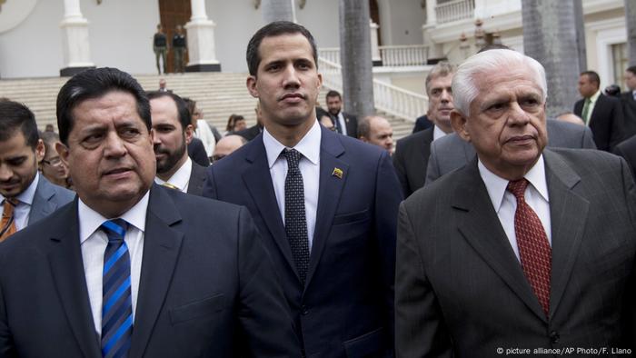 Venezuela Juan Guaido, Omar Barboza und Edgar Zambrano (picture alliance/AP Photo/F. Llano)