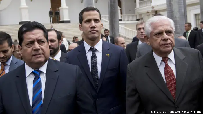 Venezuela Juan Guaido, Omar Barboza und Edgar Zambrano (picture alliance/AP Photo/F. Llano)