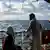 Geflüchtete auf dem mit der niederländischen Flagge geführten Rettungsschiff Sea Watch 3