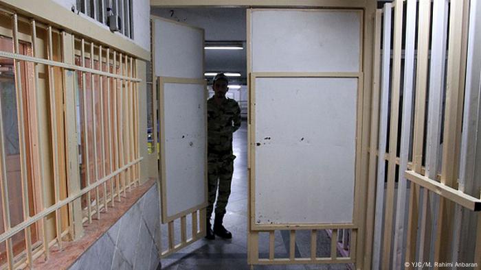 کرونا در زندان‌های ایران: به گفته سخنگوی قوه‌ قضاییه، ۵۴ هزار زندانی به  مرخصی رفته‌اند | ایران | DW | 03.03.2020