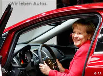 德国总理默克尔在法兰克福国际汽车展上