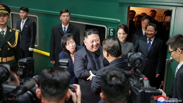 China, Peking: Der nordkoreanische Staatschef Kim Jong Un trifft Präsident Xi Jinping (Reuters/KCNA)