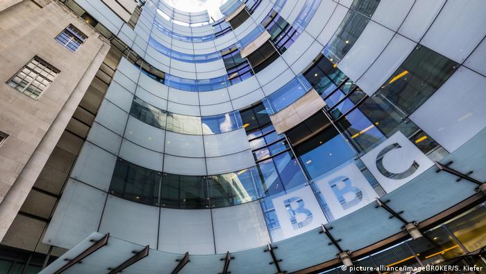UK Großbritannien l BBC Hauptzentrale in London
