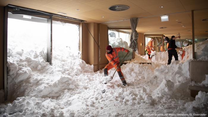 Nieve Hasta El Techo Tras Un Verano Extremo Alemania Vive Un Extremo Invierno Alemania Hoy Dw 14 01 2019