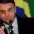 Brasiliens Präsident Jair Bolsonaro unterzeichnet ein Dekret das den Waffenbesitz vereinacht