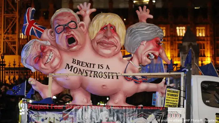 London Brexit Protest Monster Nachts (picture-alliance/AP Photo/F. Augstein)