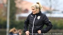 01.04.2018 +++ Imke Wübbenhorst (Trainerin BV Cloppenburg) schaut zu ;Fussball, 2. Frauen-Bundesliga Nord, Herforder SV - BV Cloppenburg ; Fussball, 2. Frauenfußball-Bundesliga Nord, *** Imke Wübbenhorst Manager BV Cloppenburg is looking at Soccer 2 Women Bundesliga North Herforder SV BV Cloppenburg Soccer 2 Women Football Bundesliga Nord xygx