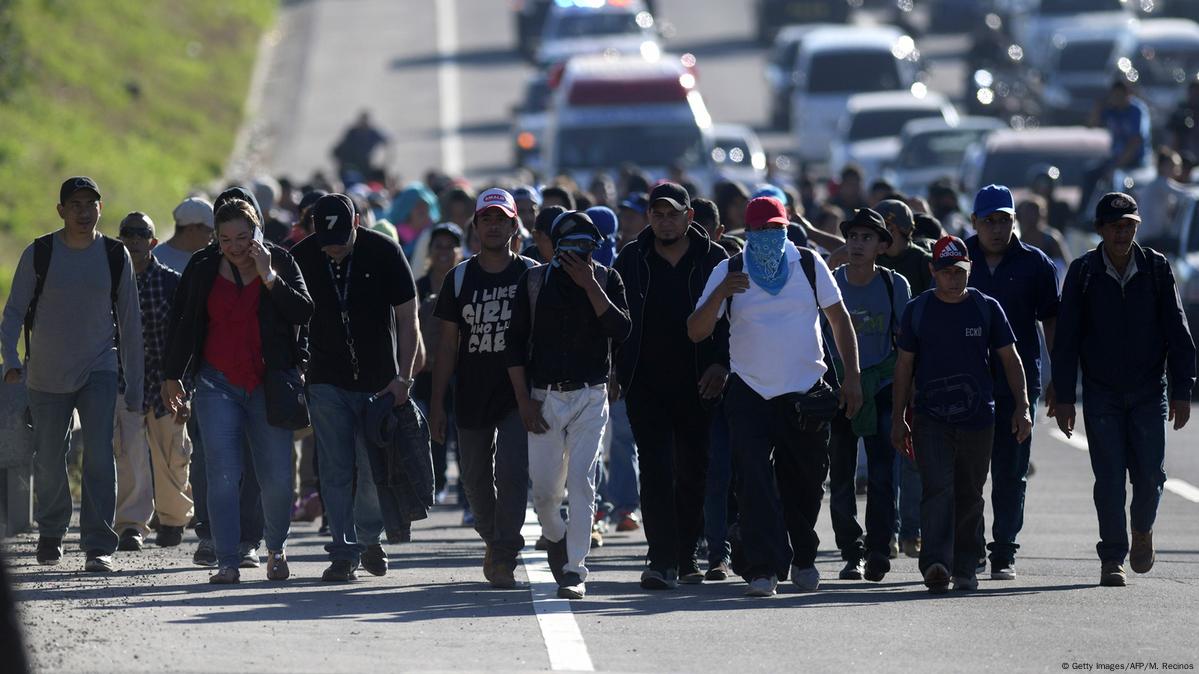 Unos 200 salvadore os forman caravana rumbo a Estados Unidos DW