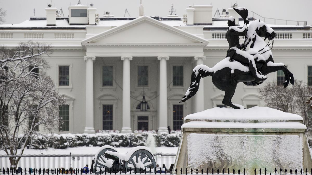 man-arrested-over-white-house-attack-plot-dw-01-17-2019