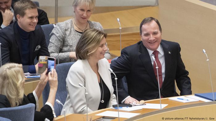 Sweden S Pm Stefan Lofven Makes New Alliance For Minority Government News Dw 18 01 2019