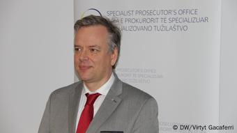 Christopher Bennet, Sprecher der Sonderstaatsanwaltschaft Kosovo (DW/Virtyt Gacaferri)