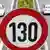 Знак ограничения скорости на немецкой автостраде