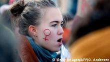 19.01.2019 +++ A woman takes part in a Women's March in front of the Brandenburg Gate on January 19, 2019 in Berlin. - The Women's March movement that has started in the US and has become global supports women's rights, fights for an end to the gender pay gap and aims to bring awareness to violence against women and demand action to end it. (Photo by Odd ANDERSEN / AFP) (Photo credit should read ODD ANDERSEN/AFP/Getty Images)
