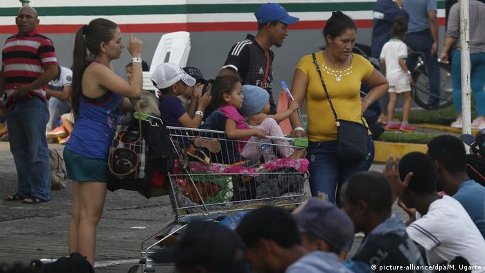 Mexiko | Migranten auf dem Weg in die USA (picture-alliance/dpa/M. Ugarte)
