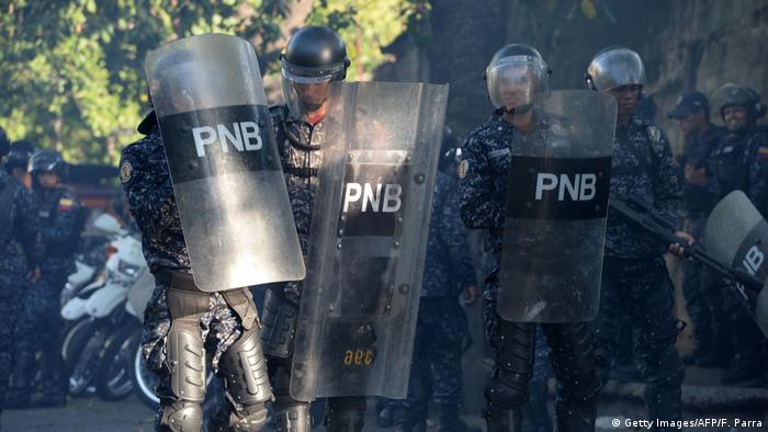 En el barrio de Los Mecedores, en Caracas, manifestantes chocaron con la Policía.