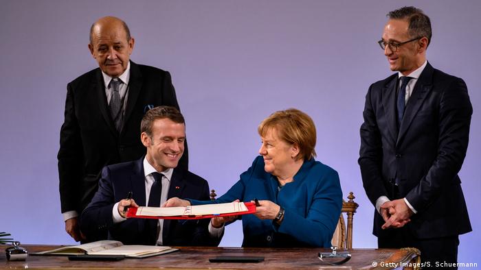 Angela Merkel und Emmanuel Macron unterzeichnen den neuen Elysée-Vertrag in Aachen