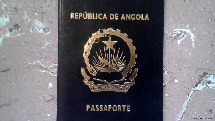 Angolanos Protestam Contra Passaportes Dez Vezes Mais Caros Do Que Antigamente Angola Dw 22 01 19