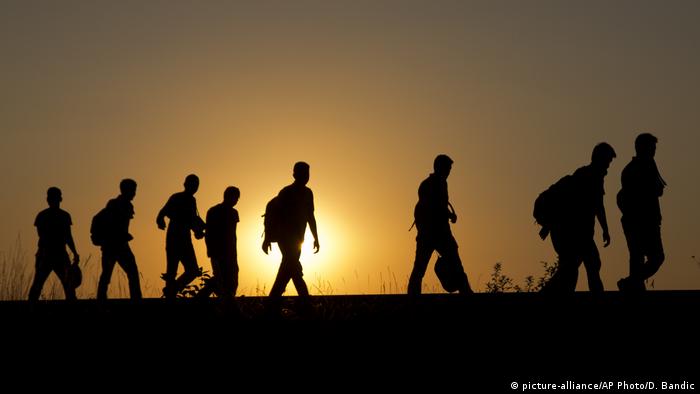 Мигранты из Венгрии движутся в сторону Австрии, фото из архива, 2015 год