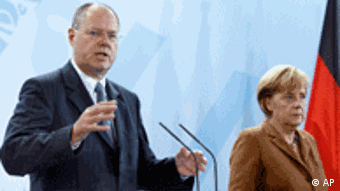 Steinbrück und Merkel auf Pressekonferenz