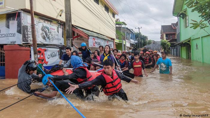 Indonesien Überschwemmung durch Monsun in Sulawesi (Getty Images/AFP)