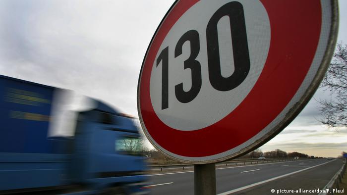 German Government Rules Out Autobahn Speed Limit News Dw 28 01 19