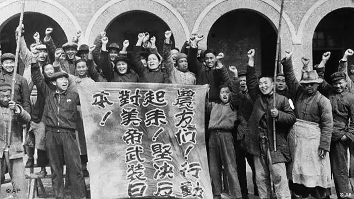 China Flash-Galerie 60 Jahre Volksrepublik 1951 Landreform (AP)