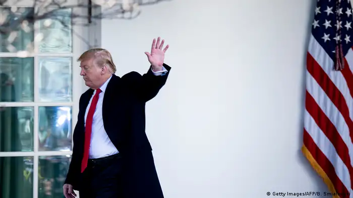 USA Krise Shutdown l Präsident Trump verkündet vorläufige Aufhebung der Haushaltssperre (Getty Images/AFP/B. Smialowski)
