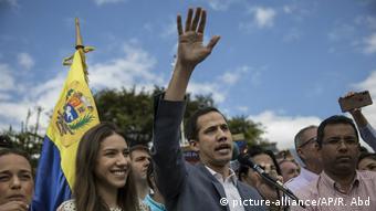Ο Χουάν Γκουαϊδό, ηγέτης της αντιπολίτευσης και αυτοανακηρυγμένος μεταβατικός πρόεδρος της Βενεζουέλας