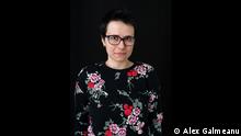 zu sehen ist die rumänische Schriftstellerin Lavinia Braniste. Als Copyright-Angabe bitte: Alex Galmeanu, der Fotograf ist einverstanden, dass das Bild von der DW verwendet wird als Artikelbild zum Interview mit der Schriftstellerin, dass ich (Dana Alexandra Scherle) in Bonn geführt habe.
