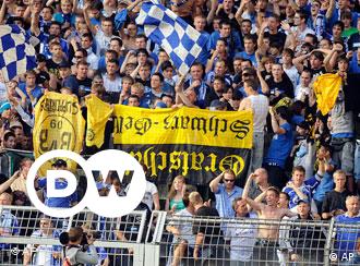 4 04.02.2011 Wimpel Banner FC Schalke 04 Derby gegen Dortmund Sponsor 