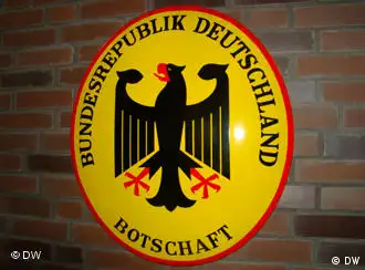 Wappen an der deutschen Botschaft in Moskau