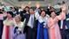 Menschen aus Nordkorea weinen und winken, als sie sich von ihren Verwandten aus Südkorea verabschieden im September 2009 (Foto: AP) Menschen aus Nordkorea weinen und winken, als sie sich von ihren Verwandten aus Südkorea verabschieden im September 2009 (Foto: AP)